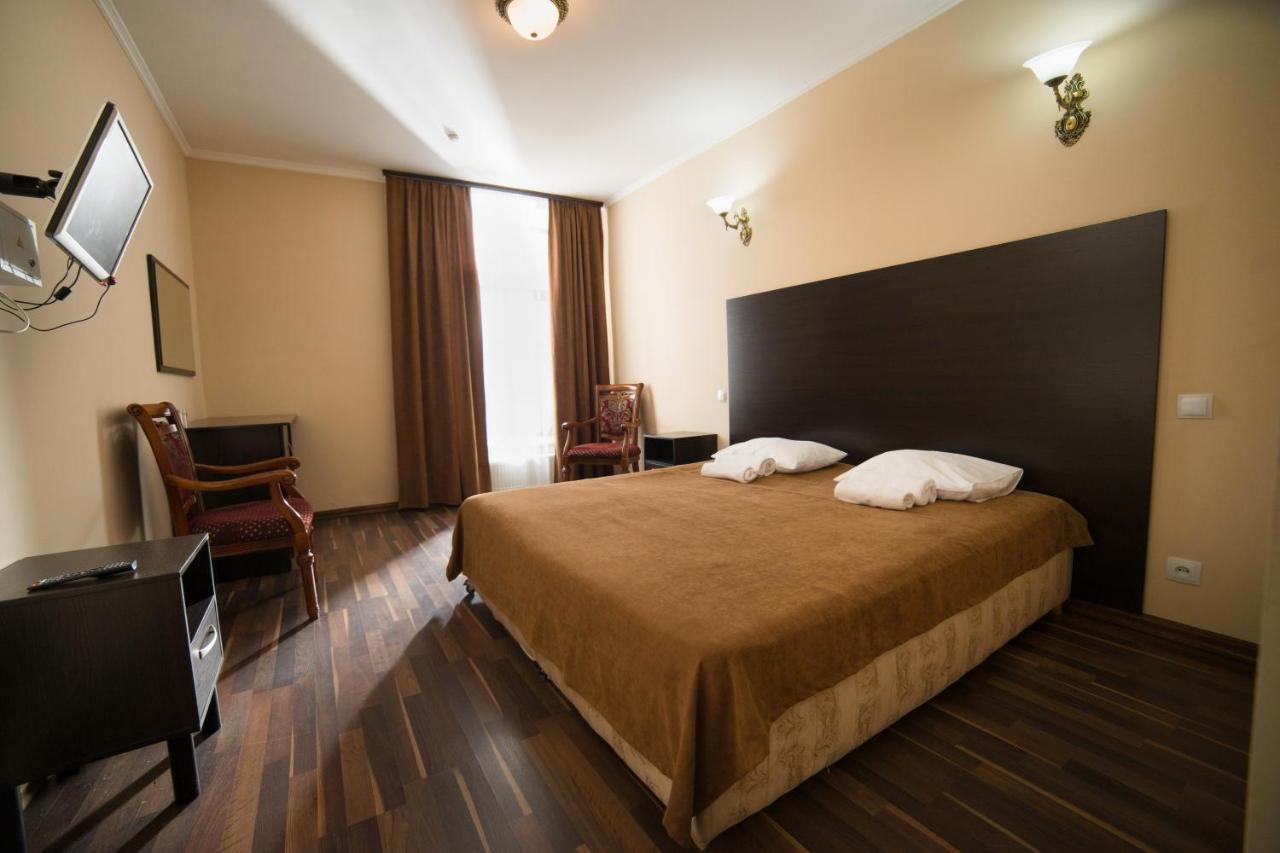 Alex Hotel Odessa Exteriör bild